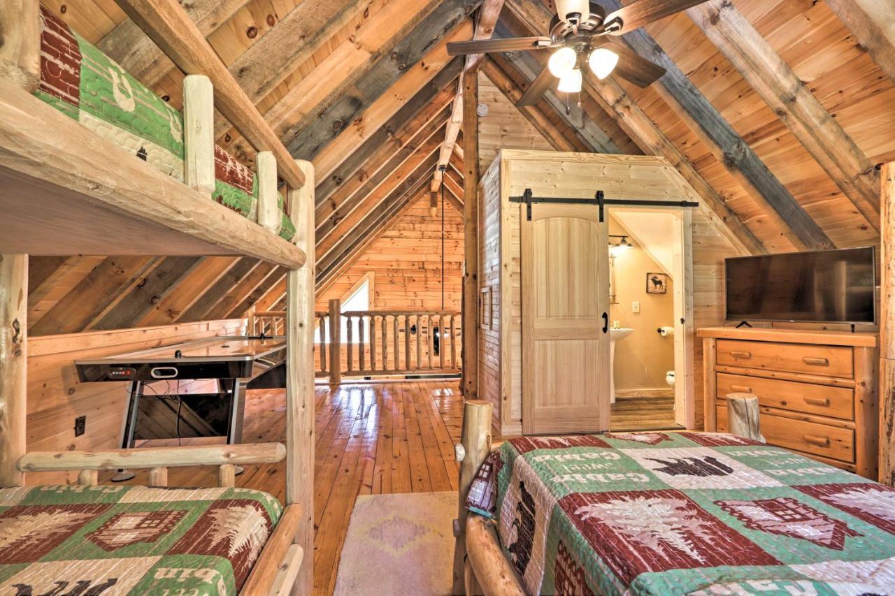 Gatlinburg Cabin With Loft And Game Room 1 Mi To Town Exterior photo