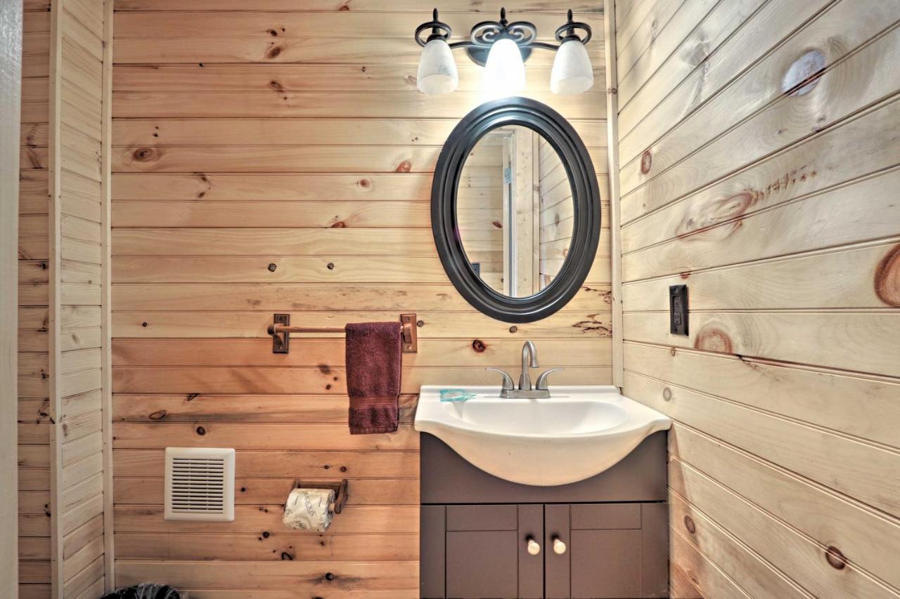 Gatlinburg Cabin With Loft And Game Room 1 Mi To Town Exterior photo